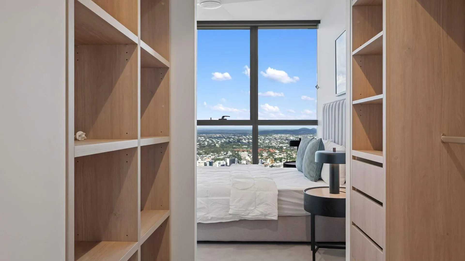 City Luxury Stay River & City Access Brisbane 0*,  Avustralya
