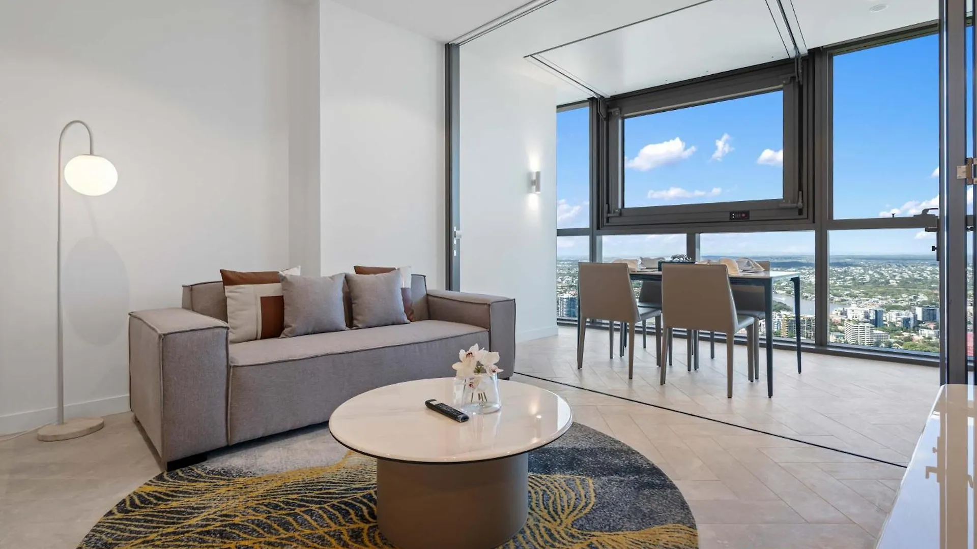 City Luxury Stay River & City Access Brisbane 0*,  Avustralya