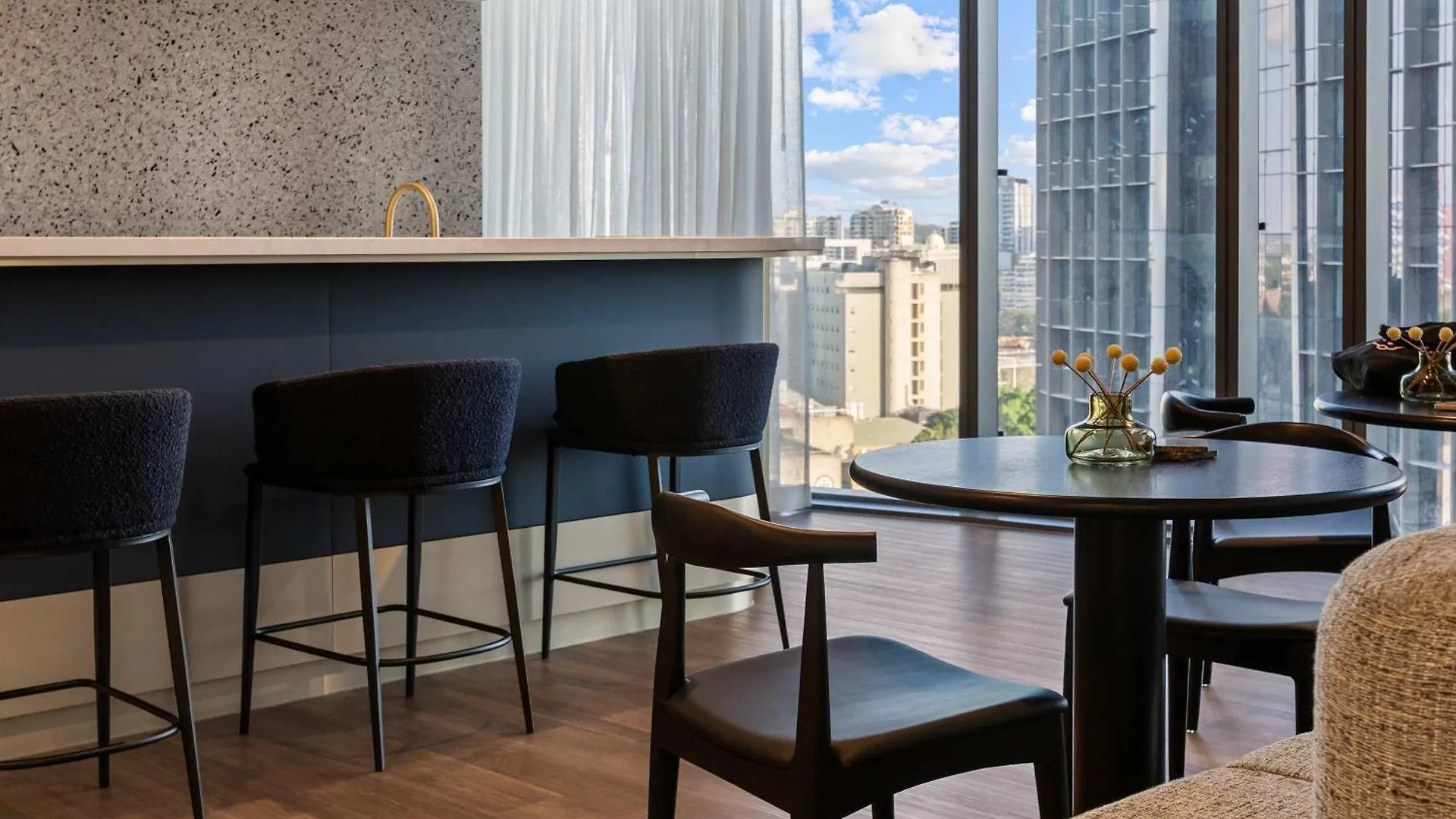City Luxury Stay River & City Access Brisbane 0*,  Avustralya